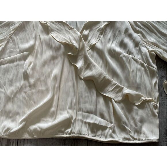 A New Day beautiful, elegant cream, silky blouse, plus size 2X - Picture 4 of 12